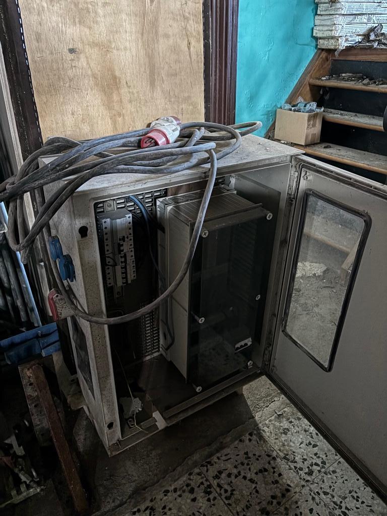Armoire de chantier + 20 mètres de câble, Enlèvement