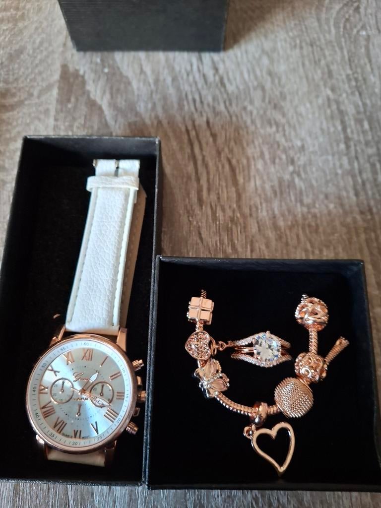 Ensemble collier,bague et montre femme., Ophalen of Verzenden