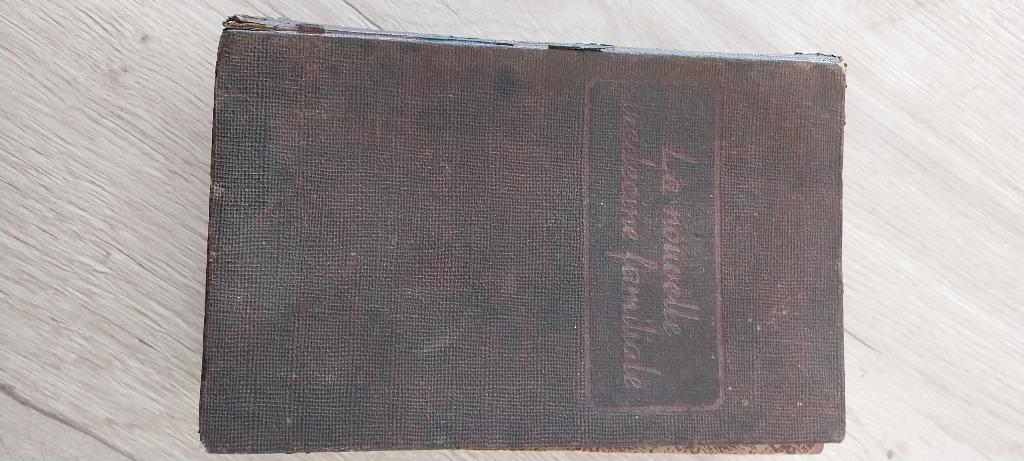 Ancien livre médecine familiale, Enlèvement