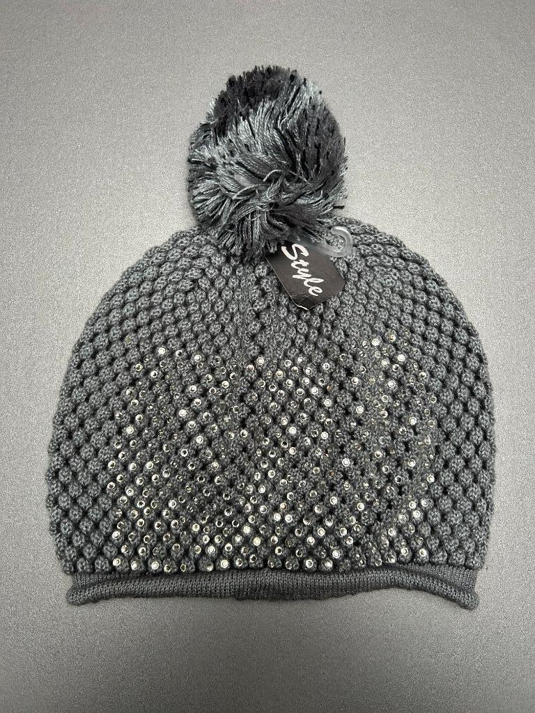 New grijze muts met pompon en strass steentjes Style, Style, Ophalen of Verzenden, Nieuw, Muts