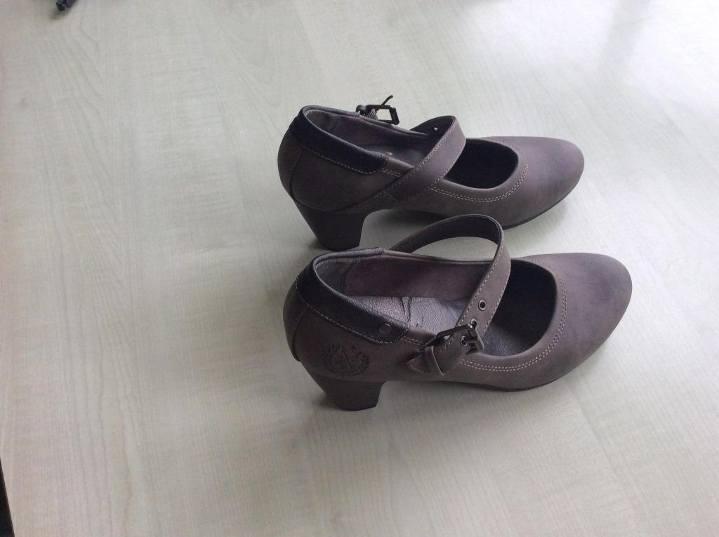 Bruine damesschoenen, zo goed als nieuw. Maat : 38., Kleding | Dames, Schoenen, Pumps, Bruin, Ophalen of Verzenden, Zo goed als nieuw