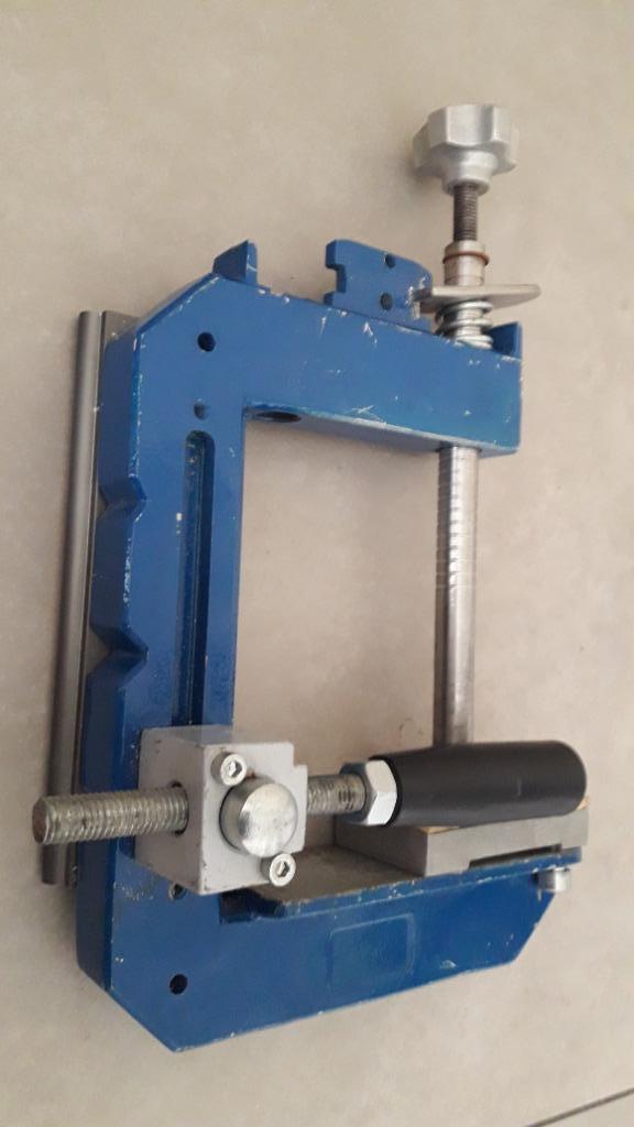Étau, Enlèvement, Utilisé, Moins de 70 cm, Étau