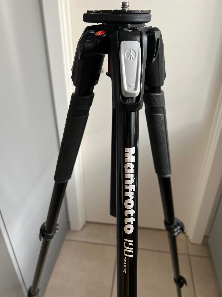 trépied Manfrotto 190, Enlèvement ou Envoi, Comme neuf, 150 à 175 cm, Trépied