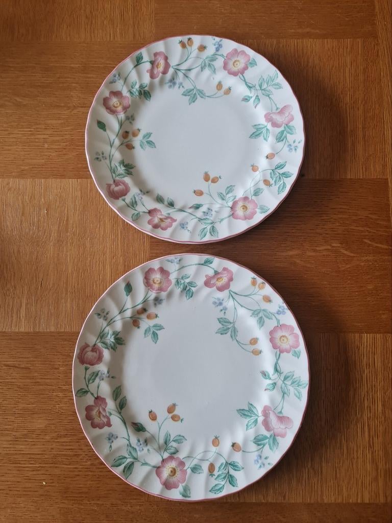 Servies : 2 borden met bloemen / Churchill stafford Engeland, Ophalen of Verzenden