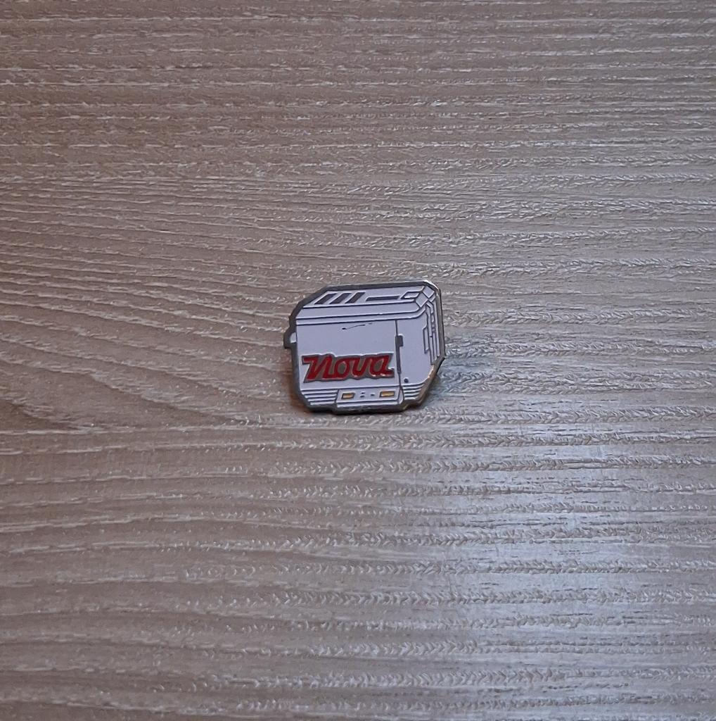 PIN -  NOVA - FRITEUSE - FRIETKETEL, Envoi, Utilisé, Marque, Insigne ou Pin's