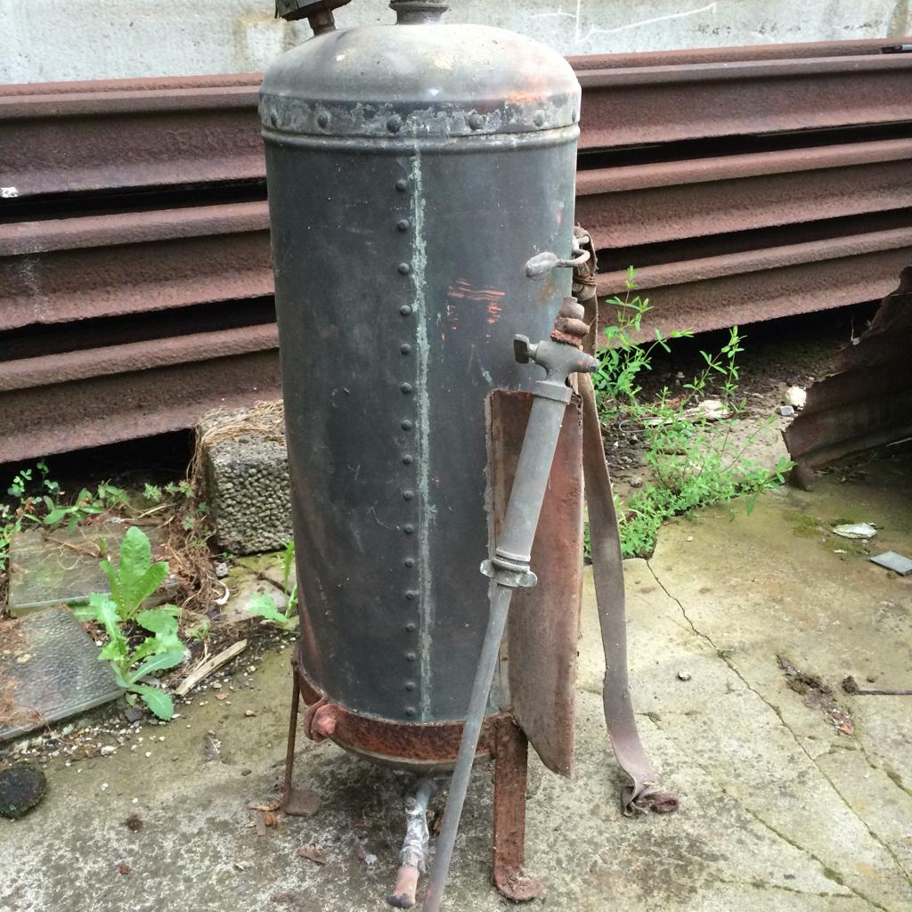 Vintage insecticide pomp/sproeier, Ophalen