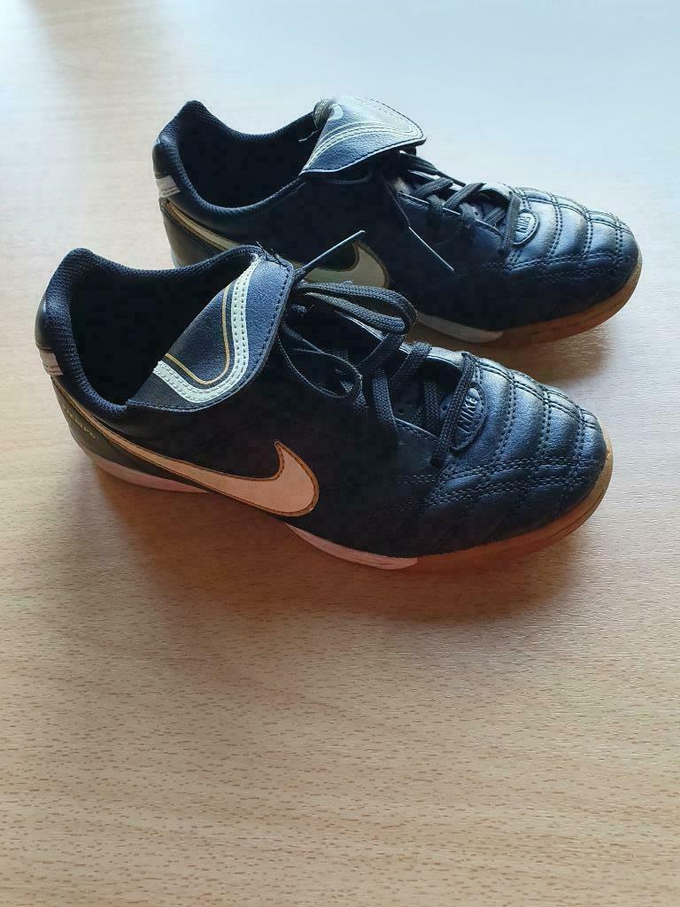Nike schoenen - Tiempo - maat 32, Garçon, Comme neuf, Enlèvement, Chaussures