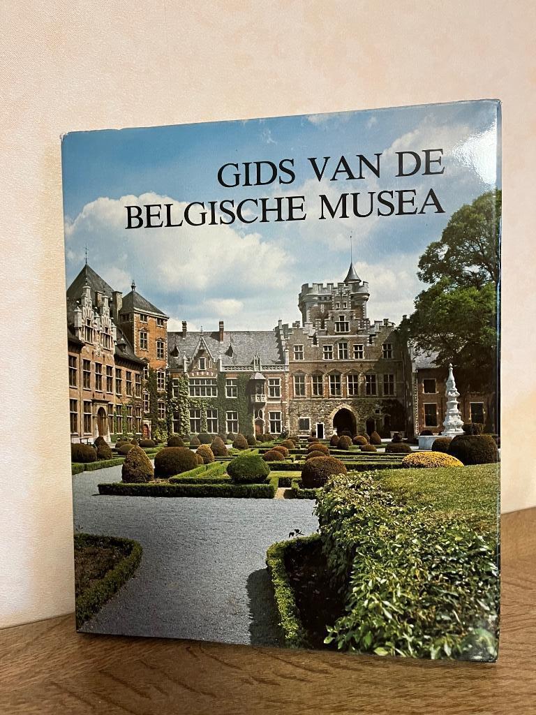 Gids van de Belgische musea - Meddens -, Ophalen of Verzenden