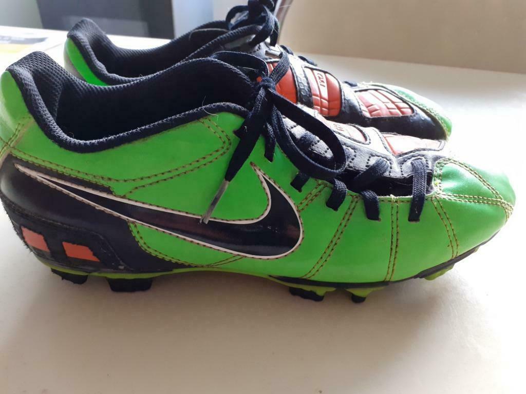 Chaussures de FOOTBALL NIKE T90 pointure 35.5 bel état, Enlèvement ou Envoi, Comme neuf, Chaussures