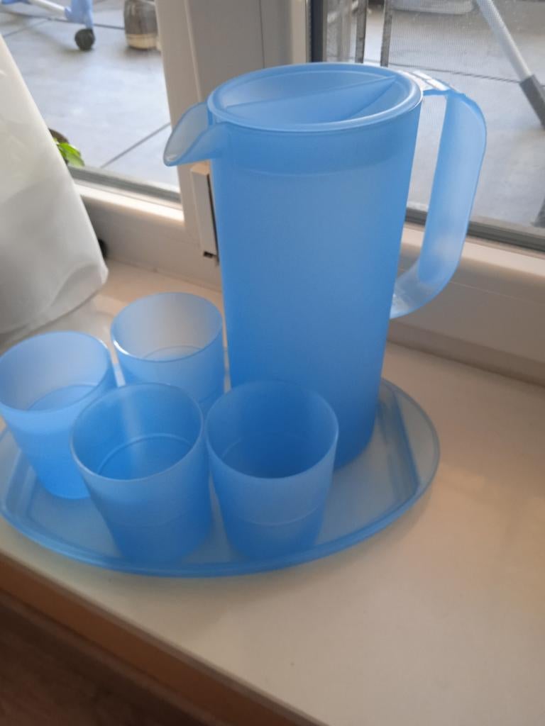 Pichet ovale avec 4 tasses et bol, encore neuf en boîte., Enlèvement ou Envoi, Comme neuf, Balance
