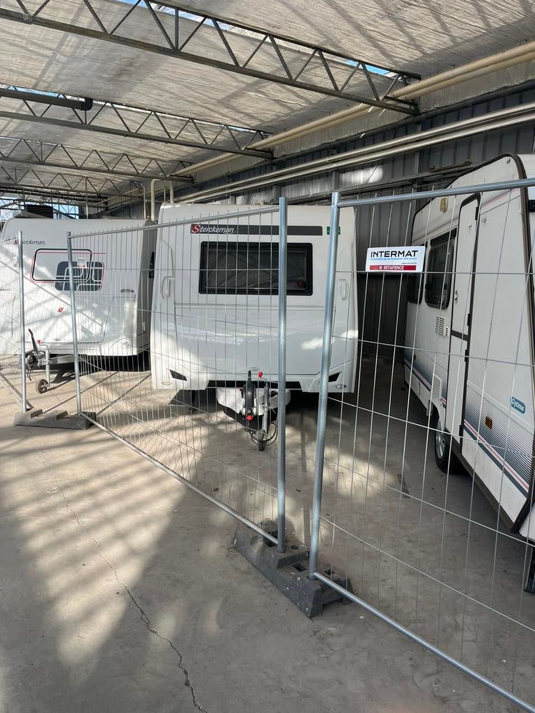 Stalling Caravan, Location, Espace commercial