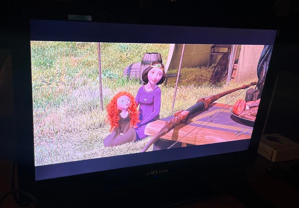 Q-media 24” Led T v, Ophalen, Gebruikt