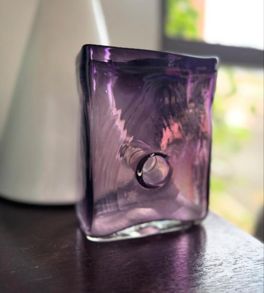 Paarse vaas in glas, Huis en Inrichting, Ophalen, Glas
