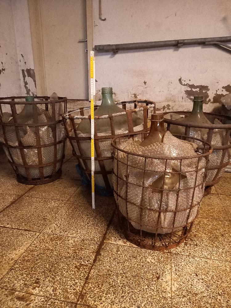 7 dame jeannes, Ophalen