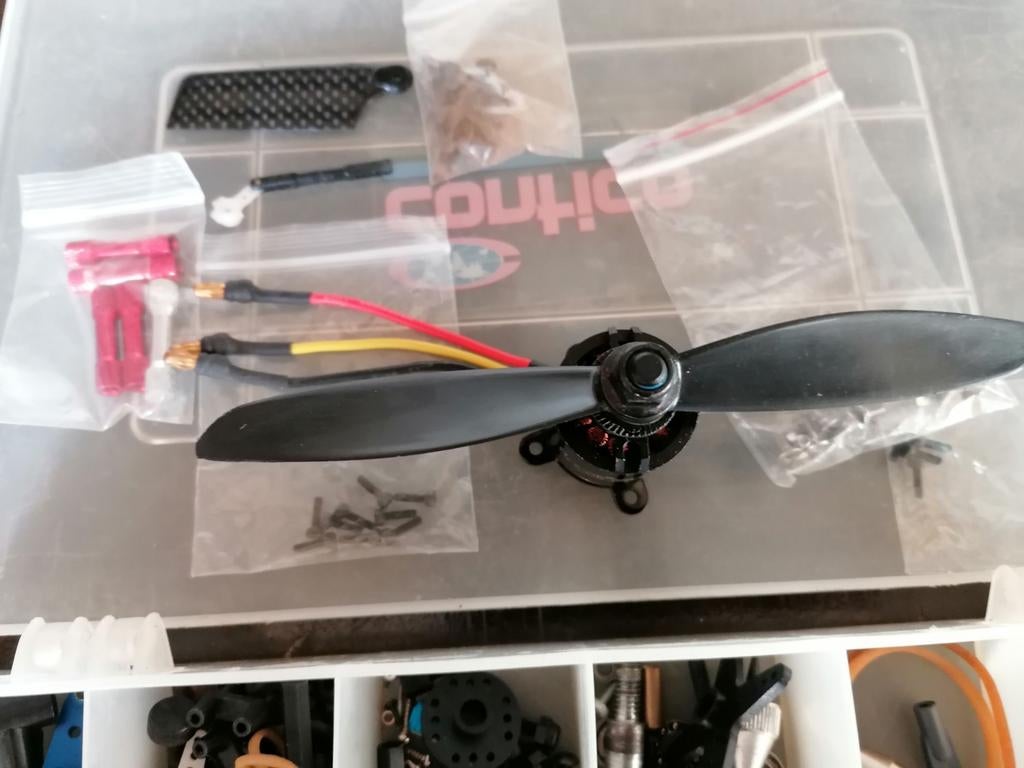 Petite pièce pour modélisme hélicoptère, Enlèvement, Comme neuf
