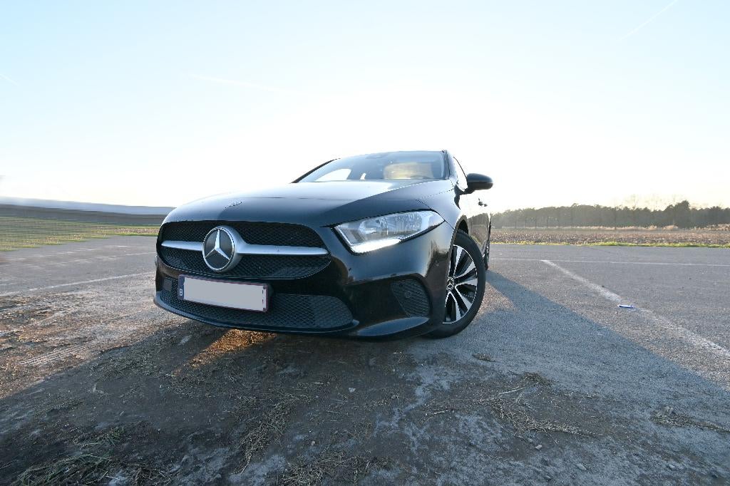 Mercedes-Benz A180d limousine, Auto's, Voorwielaandrijving, 4 deurs, Stof, 4 cilinders