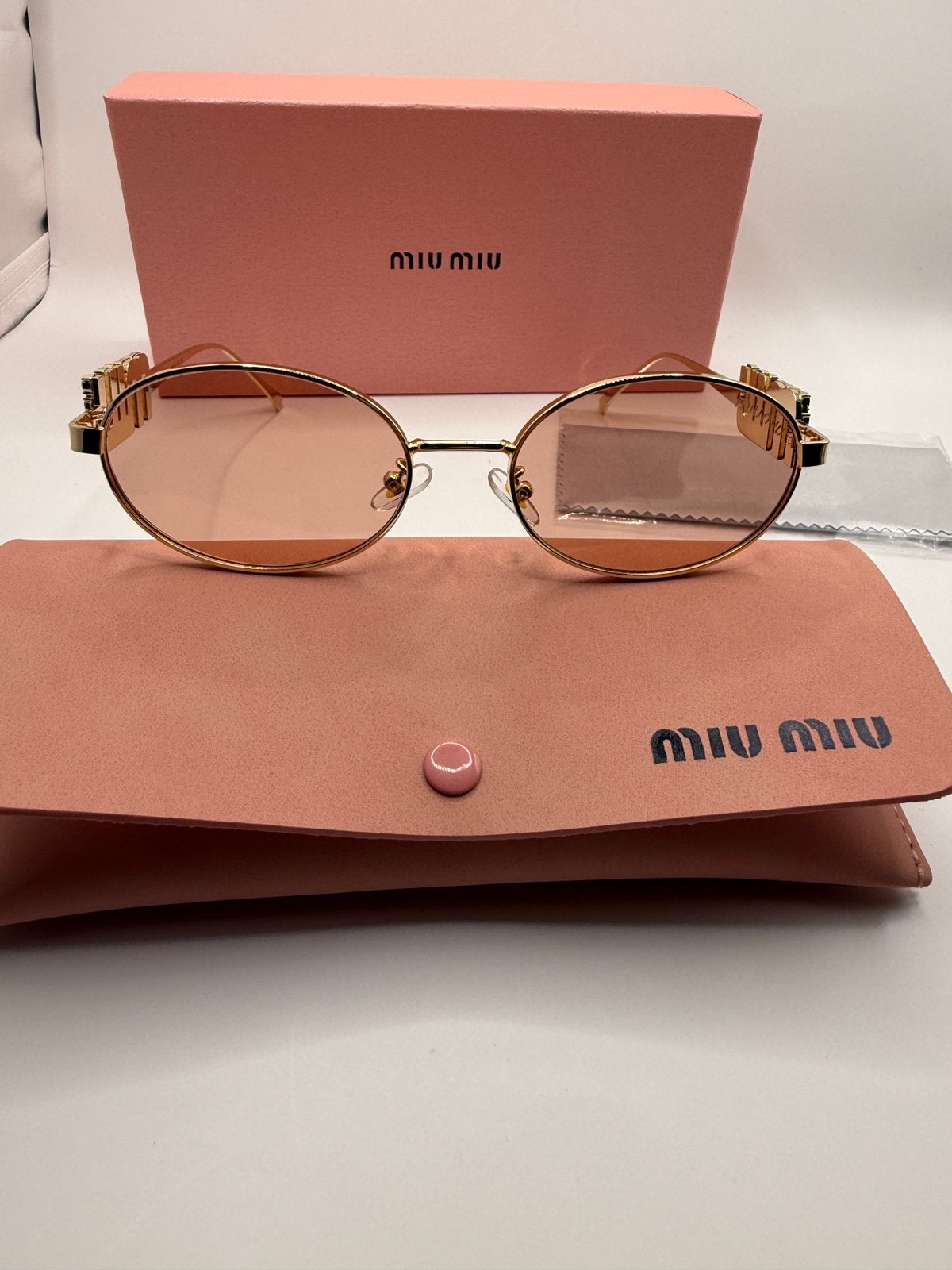 Miu Miu zonnebril 40 euro 3 voor 100 euro, Ophalen of Verzenden, Nieuw, Zonnebril