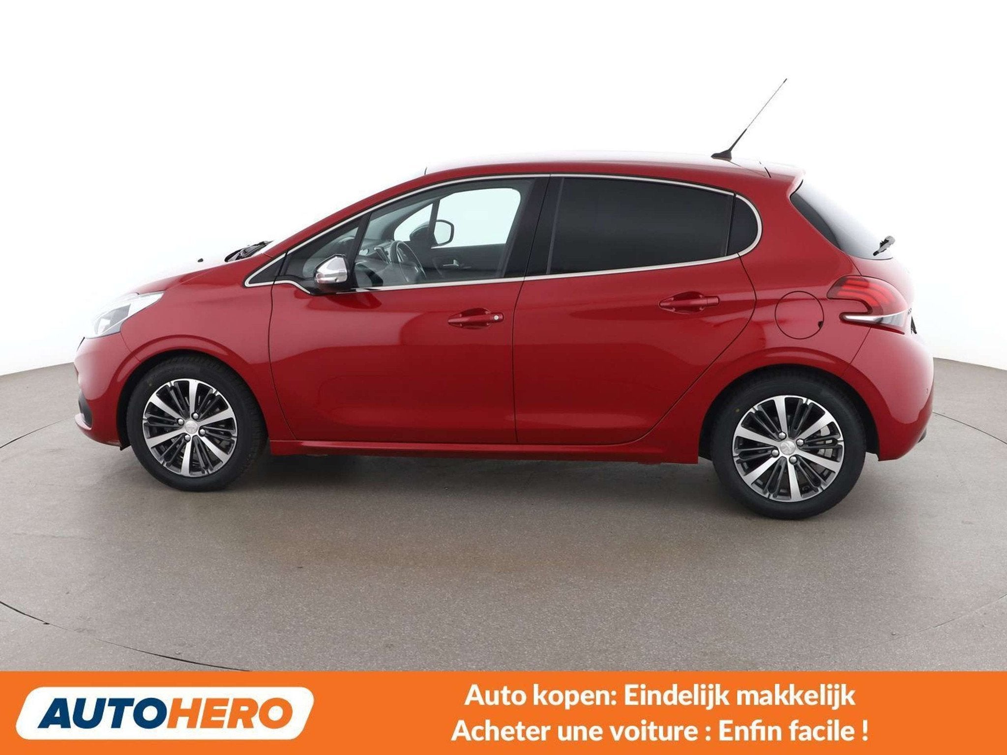 Peugeot 208 1.2 PureTech Allure (bj 2018, automaat), Auto's, Stof, Gebruikt, Zwart, 1199 cc