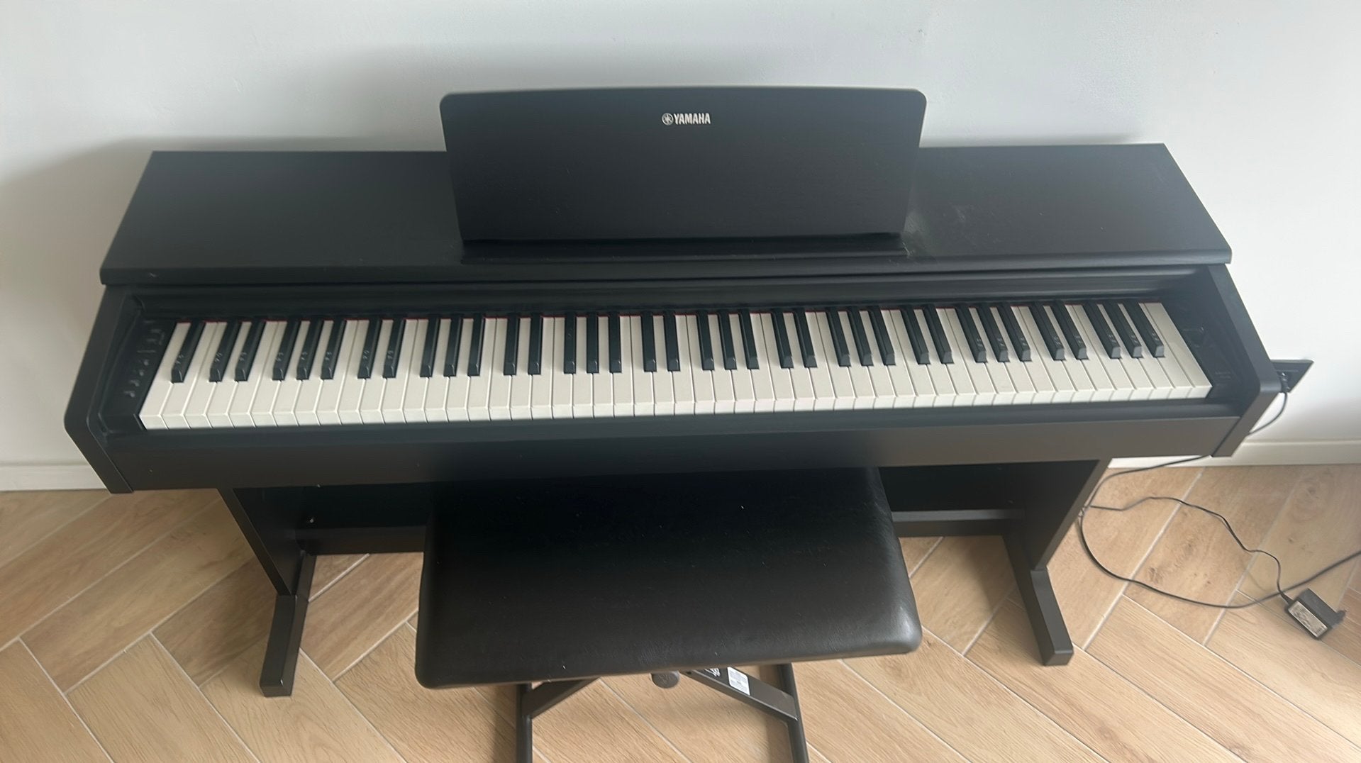 Yamaha digitale piano in uitstekende staat + stoel, Muziek en Instrumenten, Ophalen, Gebruikt, Zwart, Digitaal