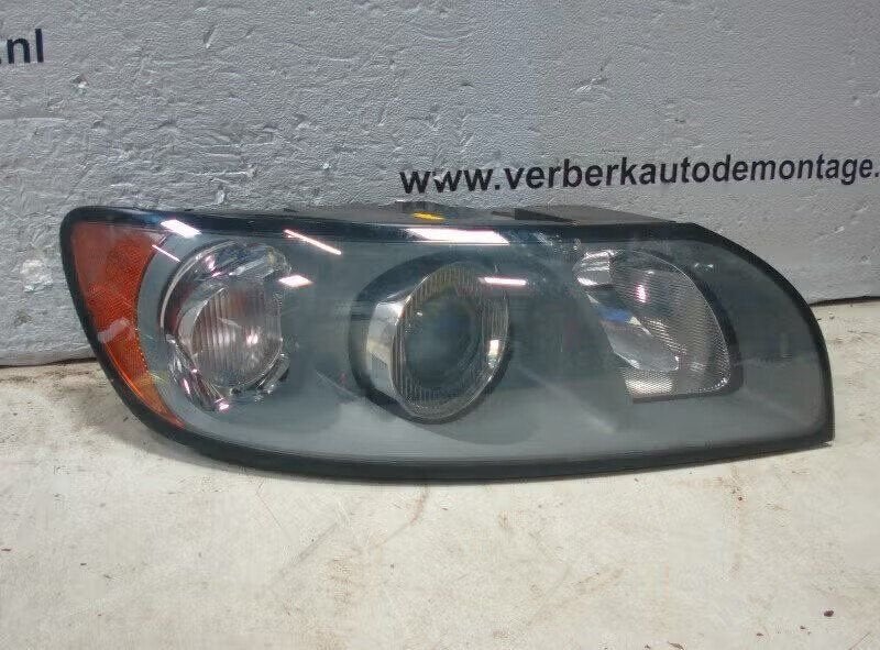 KOPLAMP RECHTS Volvo V50 (MW) (01-2003/12-2012) (30698886), Gebruikt, Info@volvocars.com, Ophalen of Verzenden, Volvo
