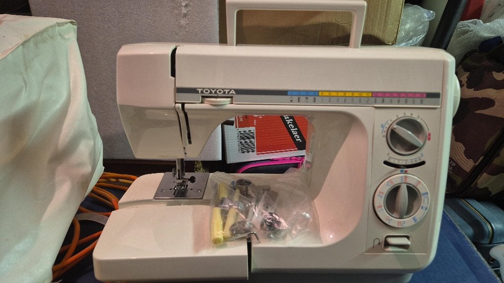 Naaimachine "Toyota" model 4041 - Japanse - als nieuw, Ophalen, Zo goed als nieuw, Naaimachine, Overige merken