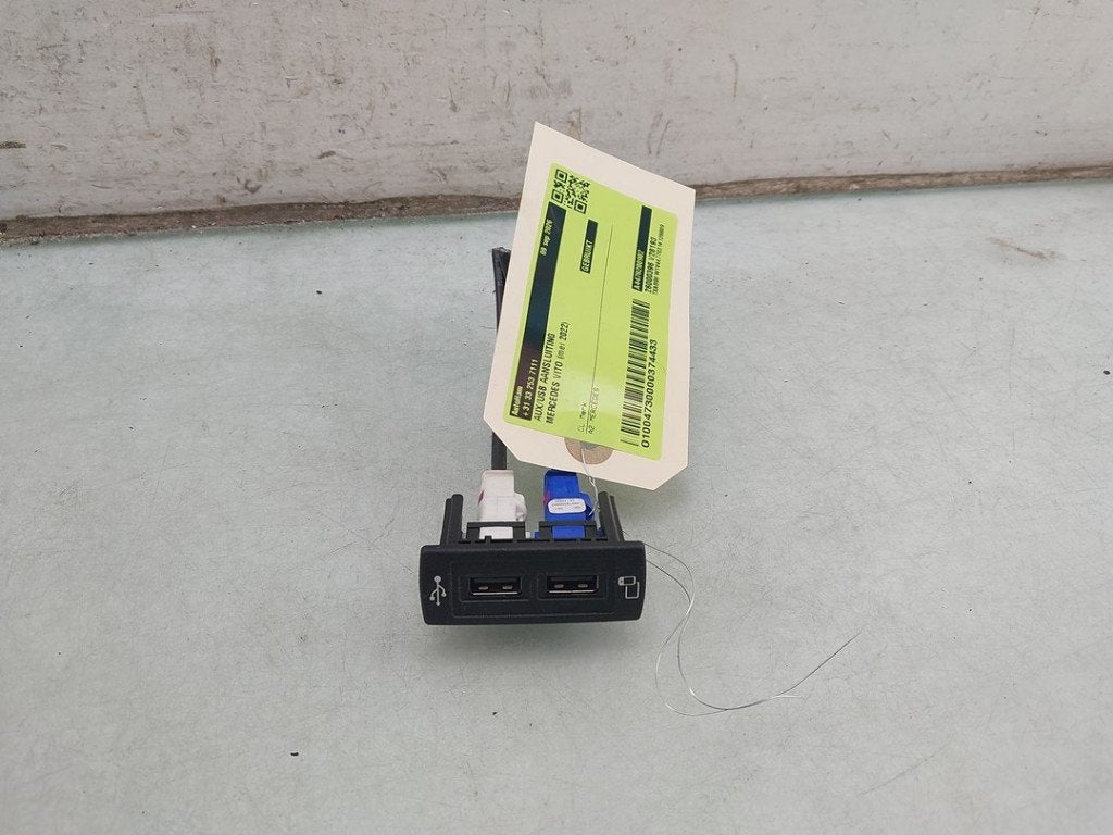 PORT AUX/USB Vito Tourer (447.7) (|A4478200902|), Mercedes-Benz, Utilisé, Dialog.mb@mercedes-benz.com, Mercedes-Benz AG