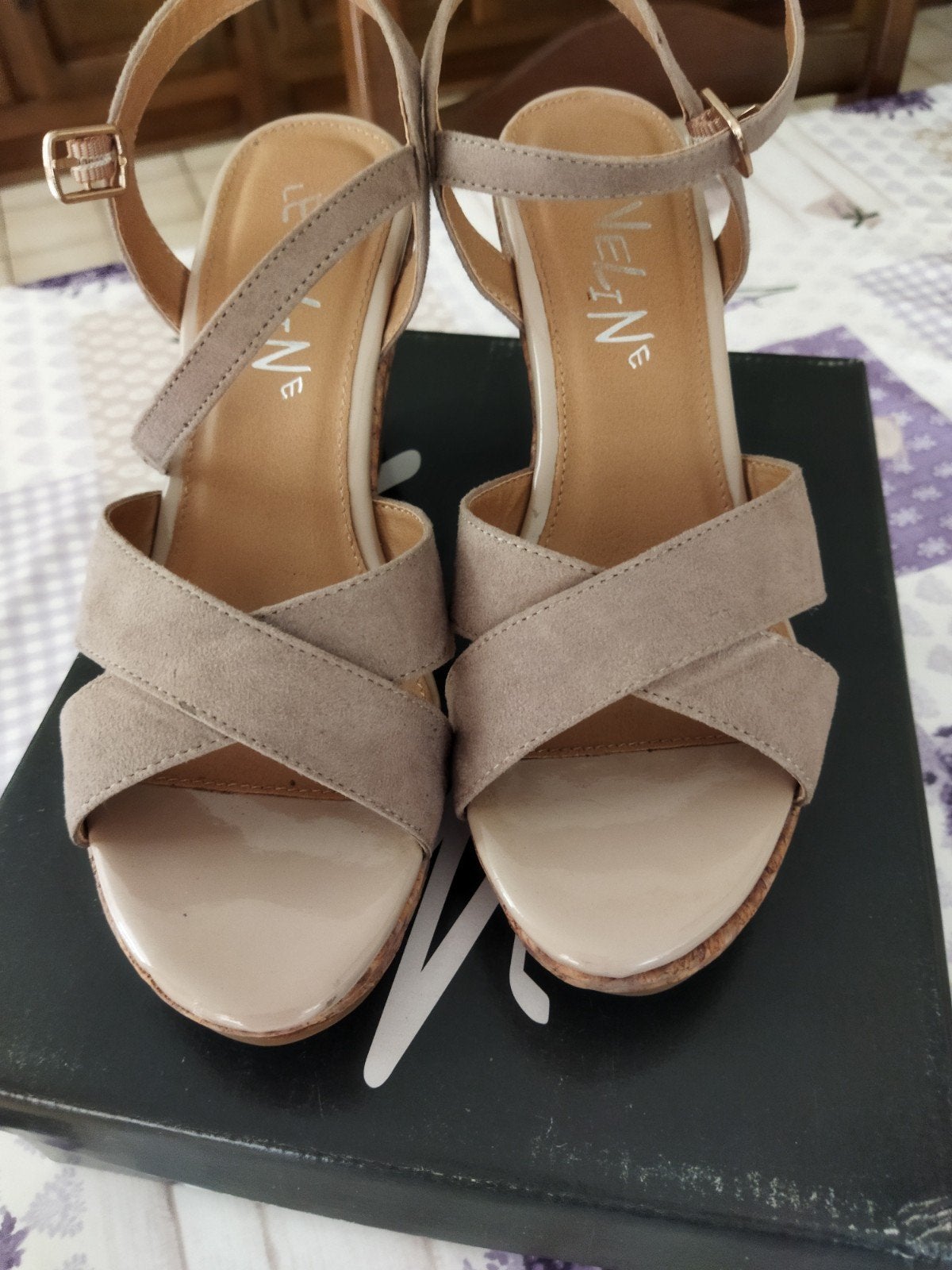 Sandales ouvertes compensées 37, Enlèvement ou Envoi, Beige, Comme neuf, E Veline