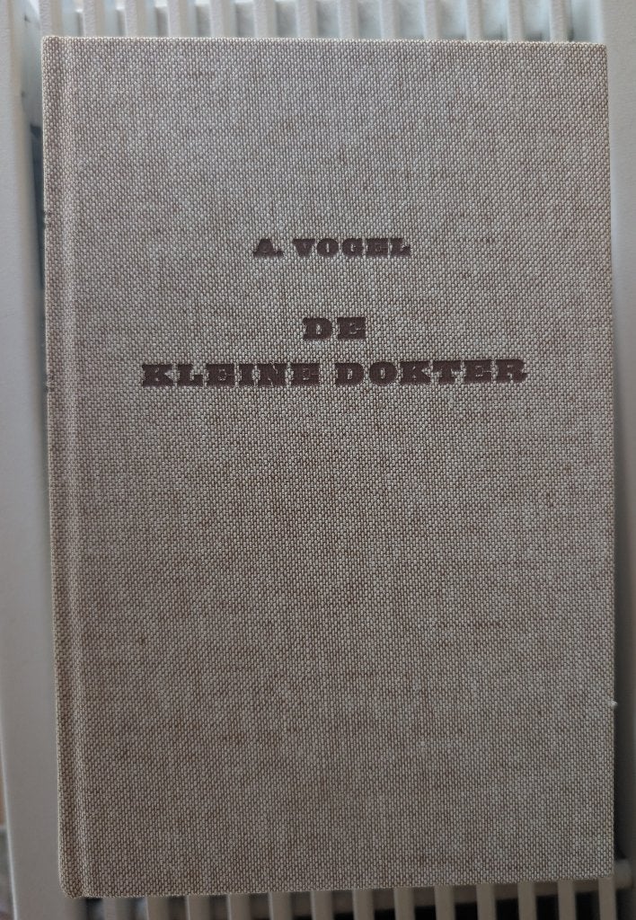 A. Vogel – De Kleine Dokter (Hardcover, in zeer goede staat), Ophalen of Verzenden, Zo goed als nieuw