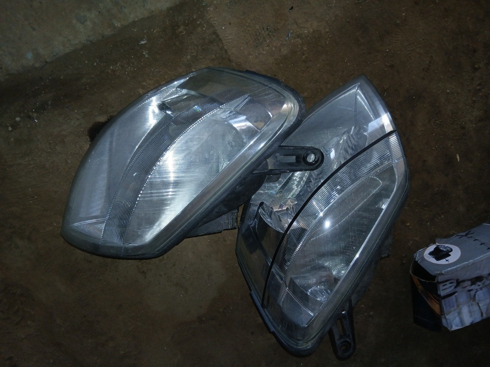 Voorlichten citroen berlingo, Ophalen