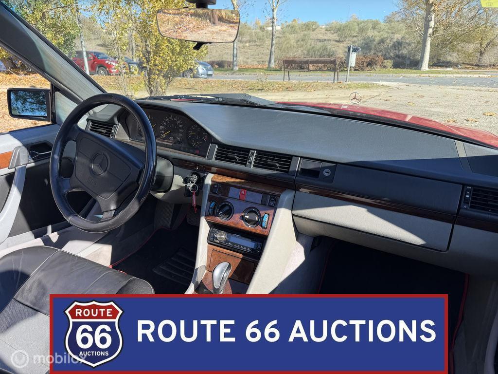 Mercedes-Benz E 220 | 1994 | Route 66 Auctions, Auto's, Zwart, Mercedes-Benz, Bedrijf, Handgeschakeld