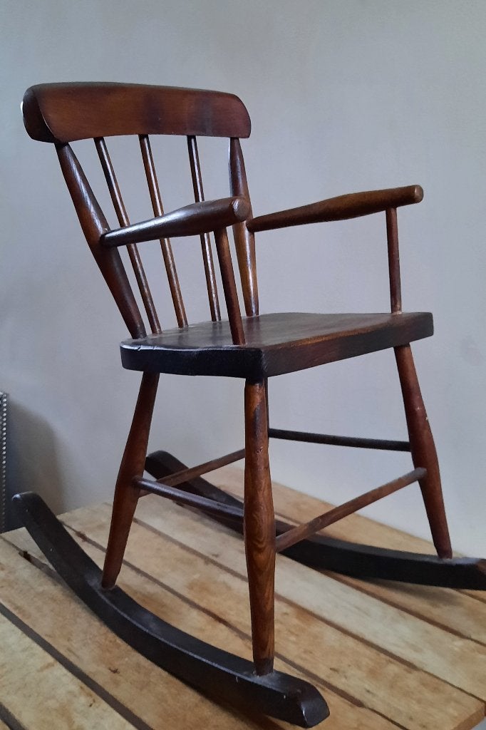 oude kleine antieke schommelstoel voor kinderen, Antiek en Kunst, Ophalen
