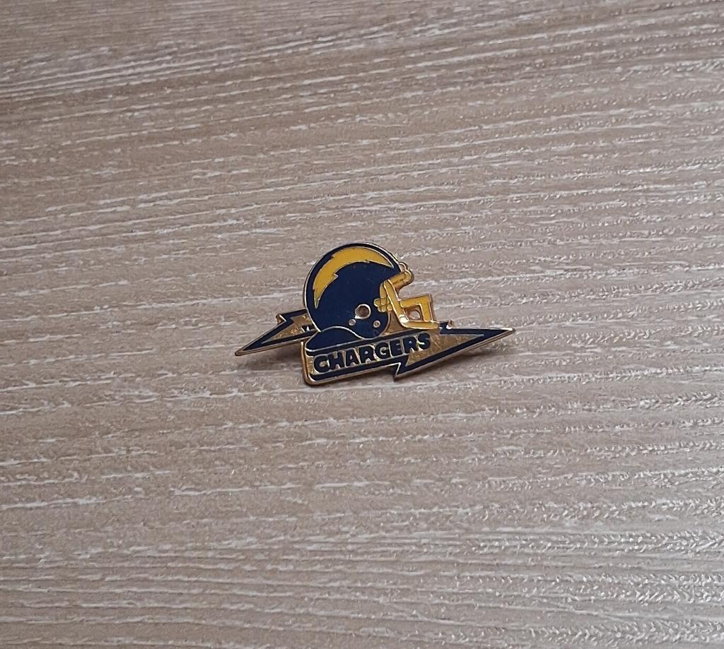 PIN - CHARGERS - AMERICAN FOOTBALL - RUGBY, Envoi, Utilisé, Sport, Insigne ou Pin's