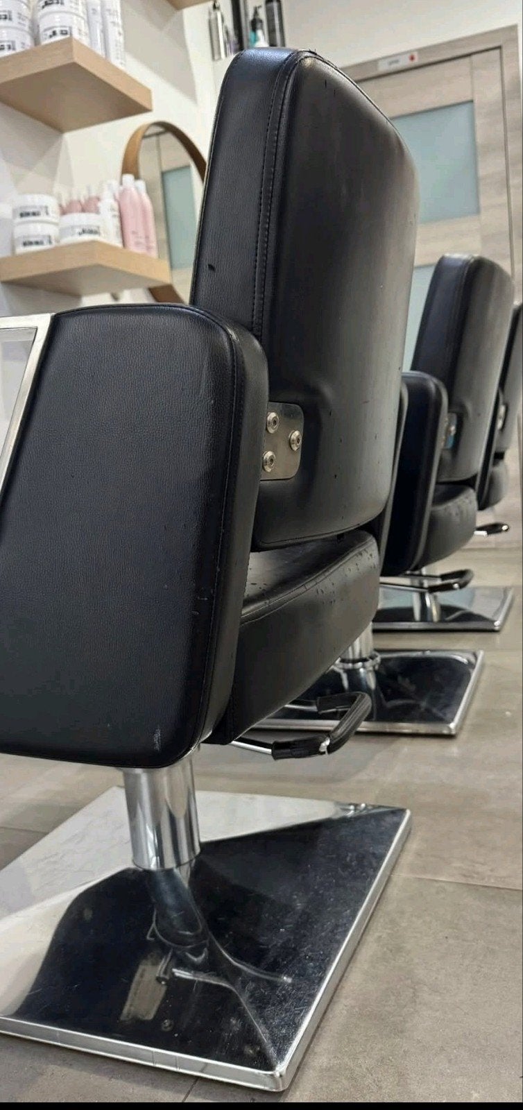 1 Bac à shampoing + 2 sièges coiffant, Diensten en Vakmensen