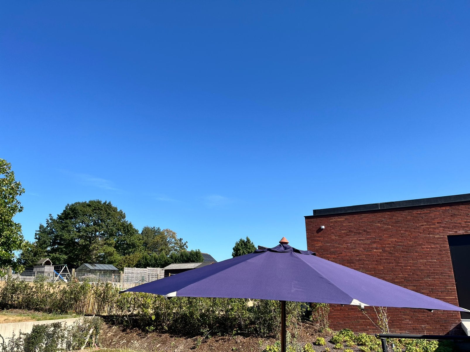 Donker blauwe parasol, Ophalen, Zo goed als nieuw, Waterdicht, Stokparasol