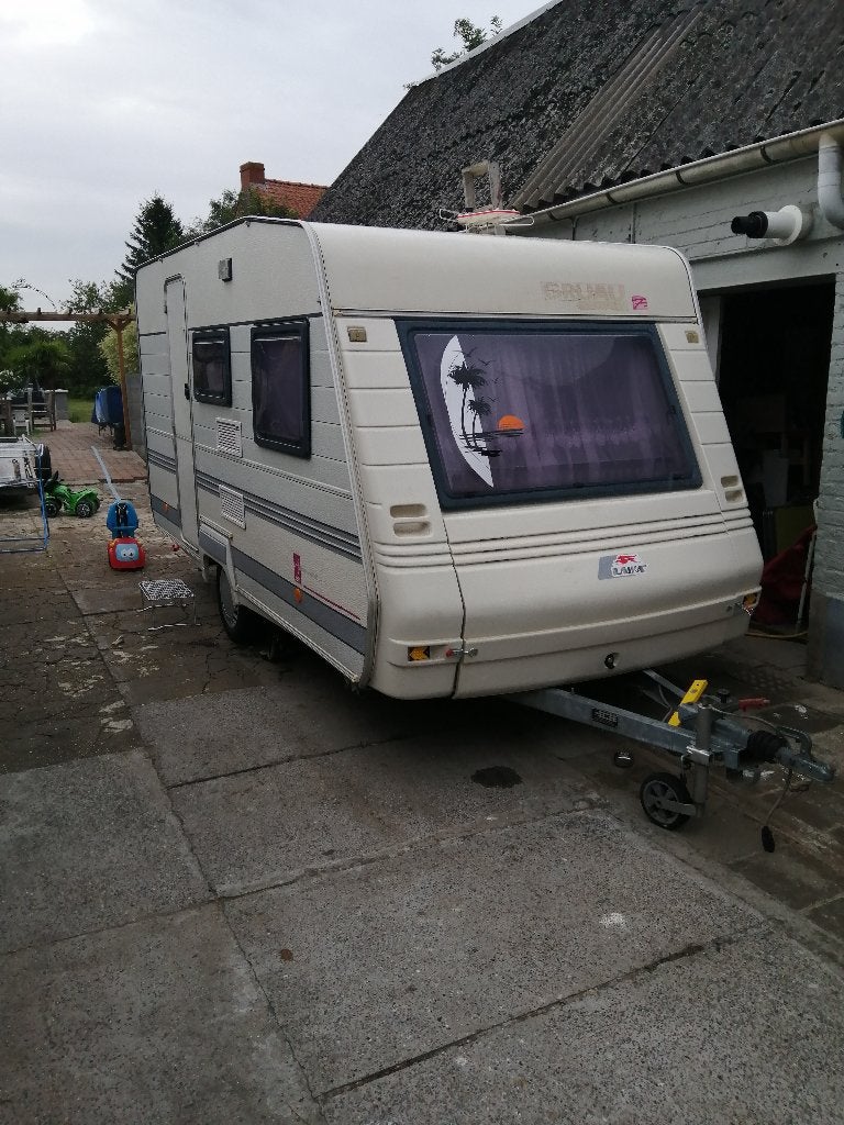 Caravane 4 places " bien lire ", Caravanes & Camping, Caravanes, Siège standard, 1000 - 1250 kg, Jusqu'à 4, Autres marques