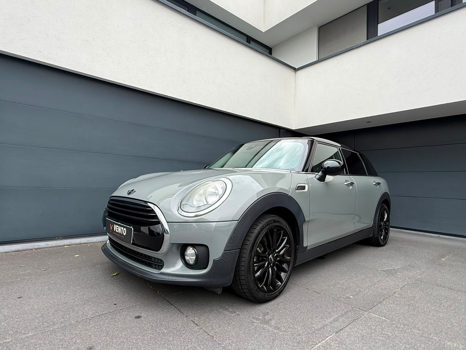 Mini clubman 1.5i automaat panorama dak 1j garantie., Auto's, Mini, Stof, 1498 cc, 4 cilinders, MINI Next
