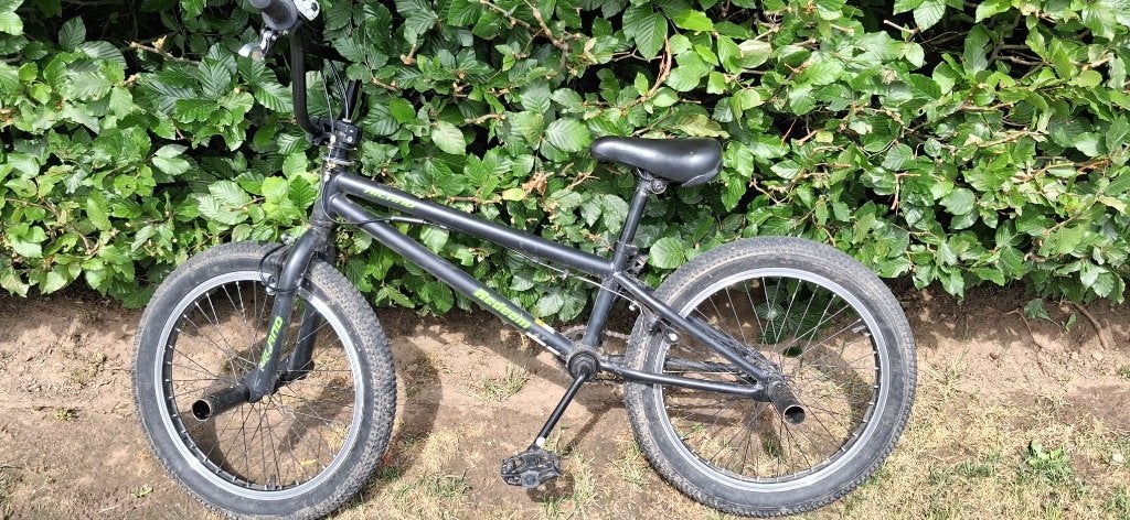 BMX 20 inch freestyle, Fietsen en Brommers, Fietsen | Crossfietsen en BMX, Zo goed als nieuw, Stuur 360° draaibaar, Voetsteunen