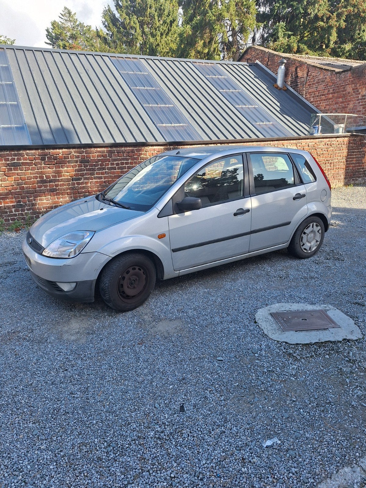 Ford Fiesta essence euro 4 roule très bien 128.000km, Autos, Argent ou Gris, Achat, 1299 cm³, Boîte manuelle