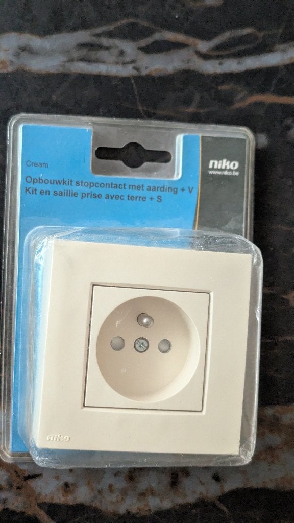 niko opbouwkit stopcontact met aarding + V, Doe-het-zelf en Bouw, Ophalen, Nieuw, Stopcontact