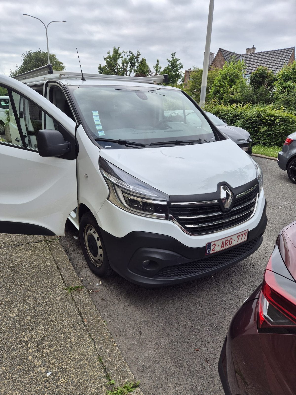 renault Trafic utilitaire 2021 capitonnée + extra !!, Auto's, 4 deurs, Wit, Particulier, 107 kW