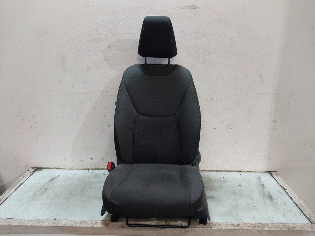STOEL LINKS VOOR Yaris Cross (PB1 / PJ1) (|73920K0011|), Dhr. J. Ham, Gebruikt, Administratie@autoham.nl, Toyota