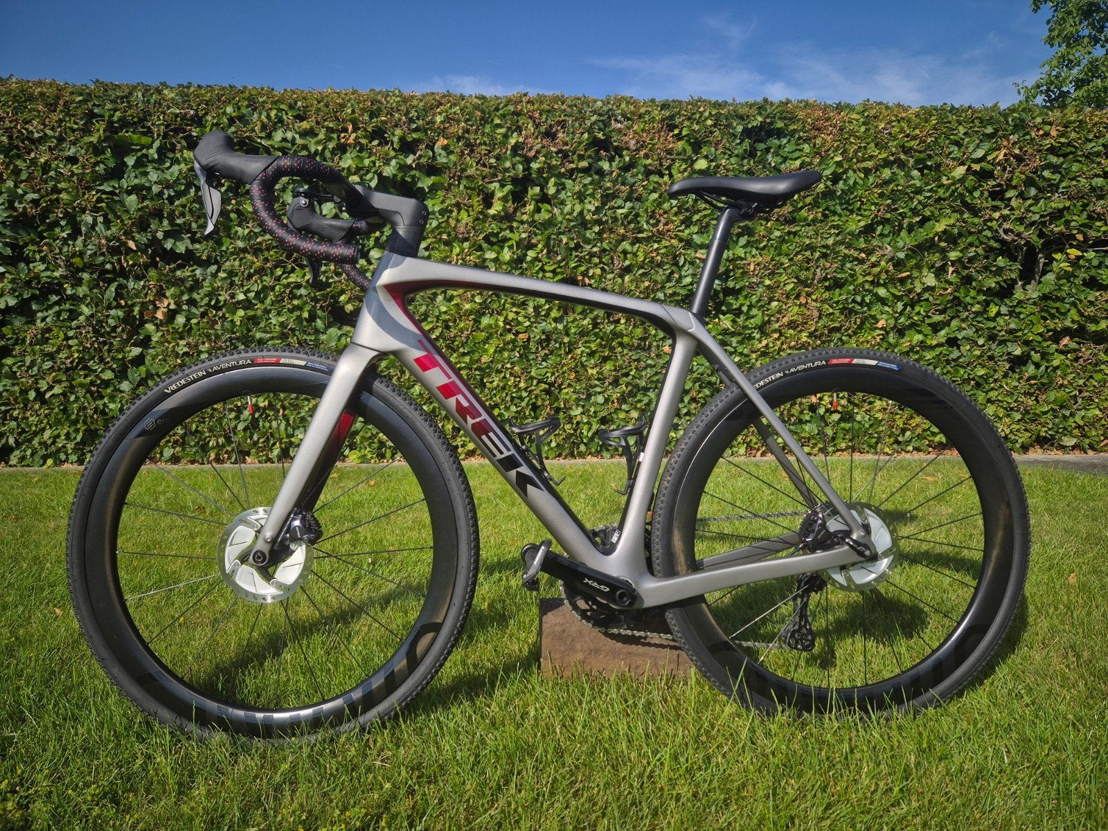 Trek Domane SL5 Generation 4 maat 56 + upgrades, 28 inch, Carbon, Zo goed als nieuw, Meer dan 20 versnellingen
