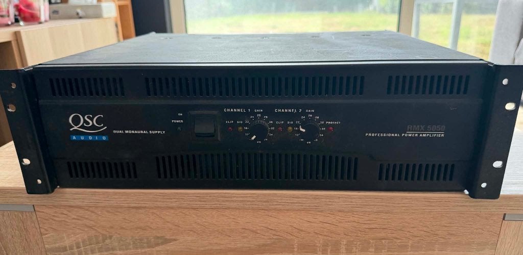 QSC RMX 5050 — Professionele eindversterker, Gebruikt, 120 watt of meer, Stereo, Ophalen
