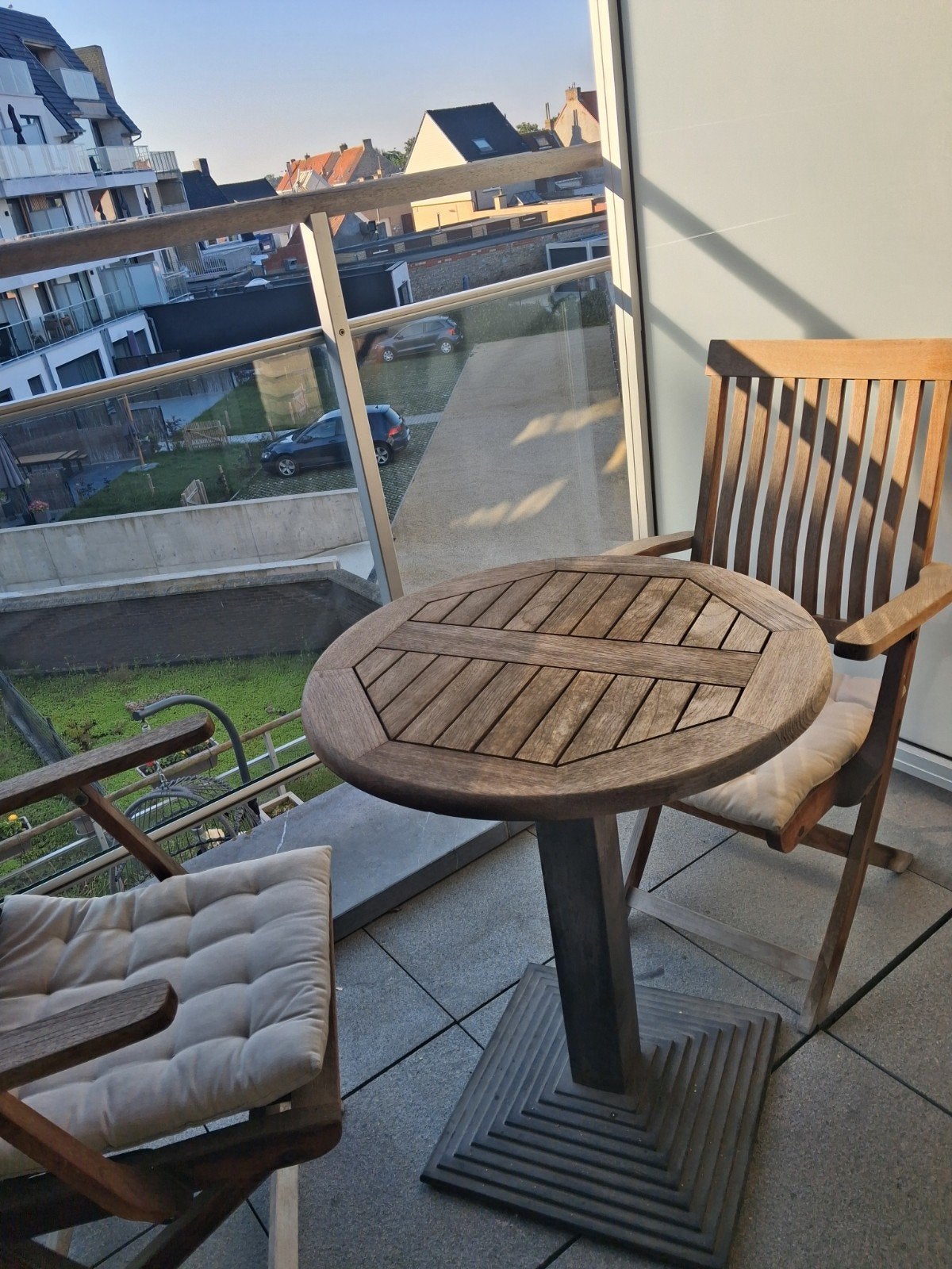 Set van 2 stoelen en teakhouten tafel