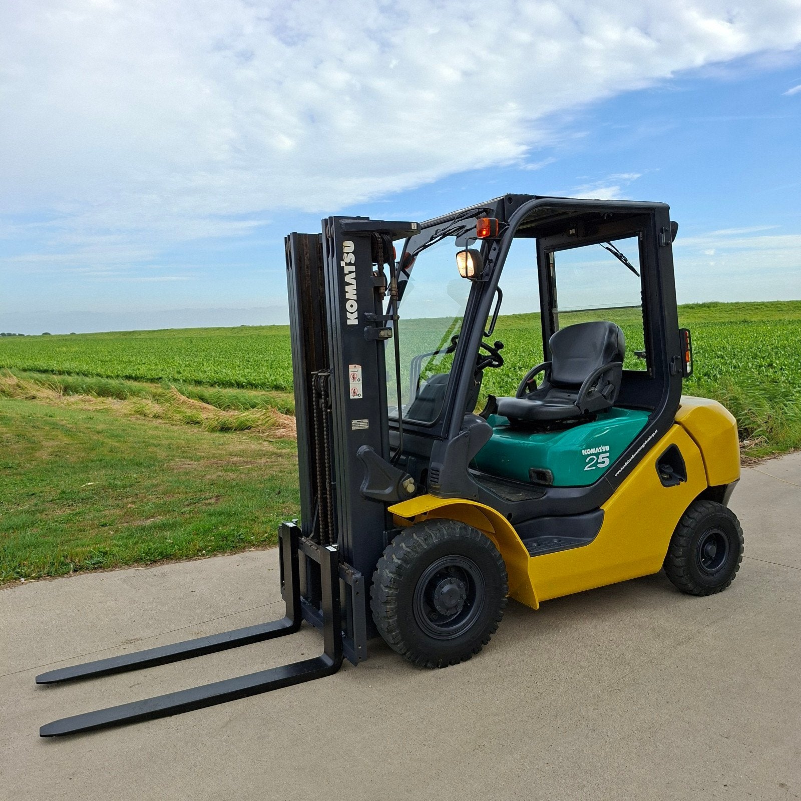 A vendre un très beau chariot élévateur triplomas diesel Kom, Linde Toyota Jungheinrich Tcm Hyster Nissan Komatsu Still, 2000 à 3000 kg