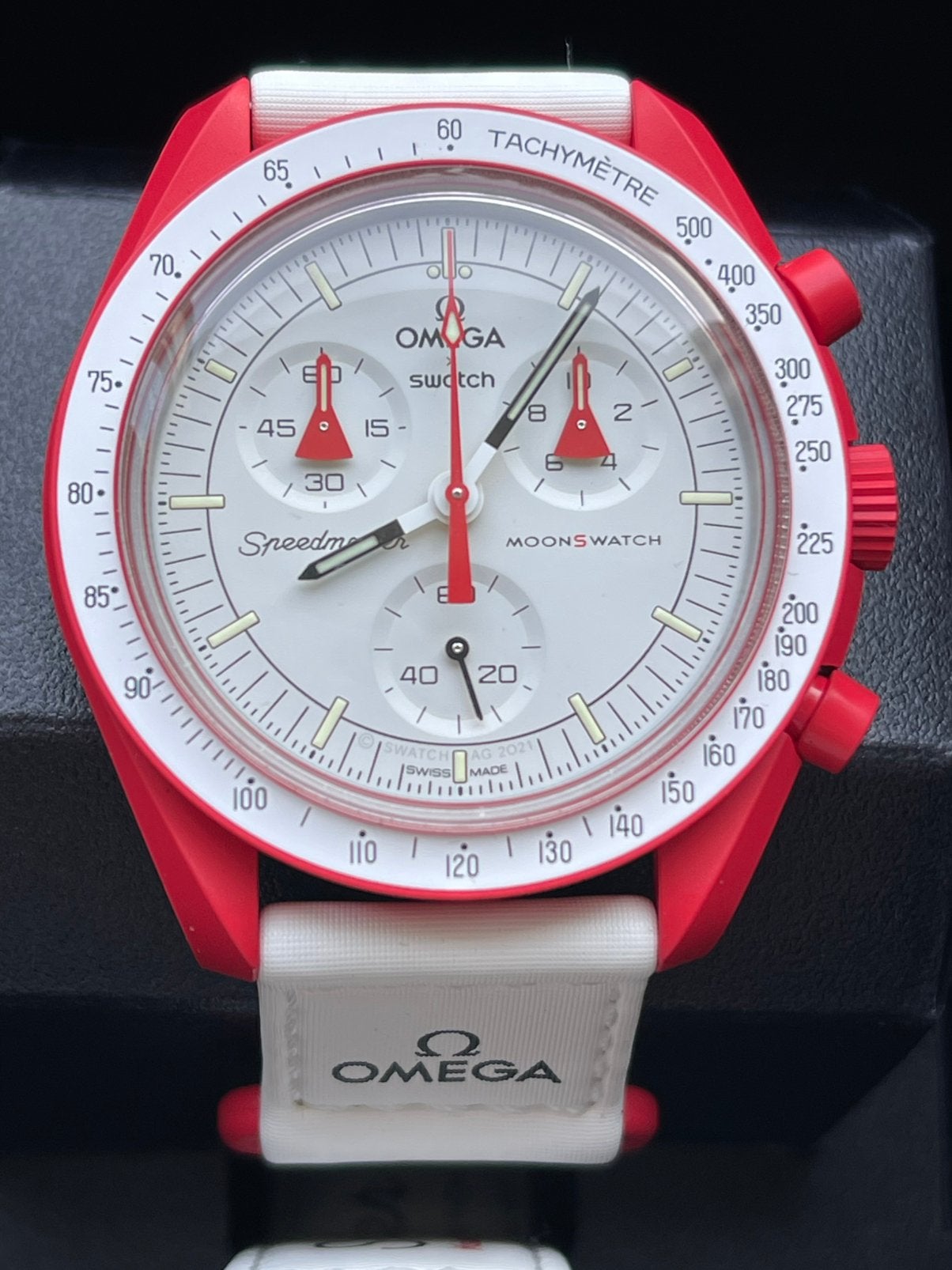 OMEGA x Swatch (MISSION TO MARS), Bijoux, Sacs & Beauté, Enlèvement ou Envoi, Neuf