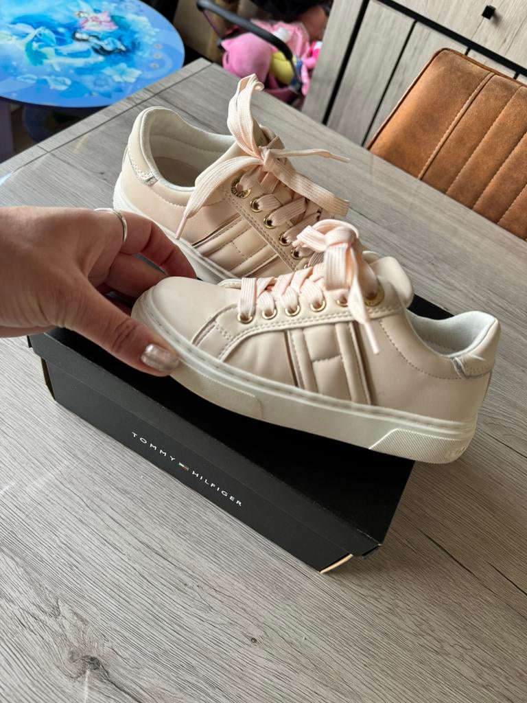 Chaussures à lacets rose clair comm neuves de Tommy Hilfiger, Enlèvement ou Envoi, Comme neuf, Chaussures, Fille