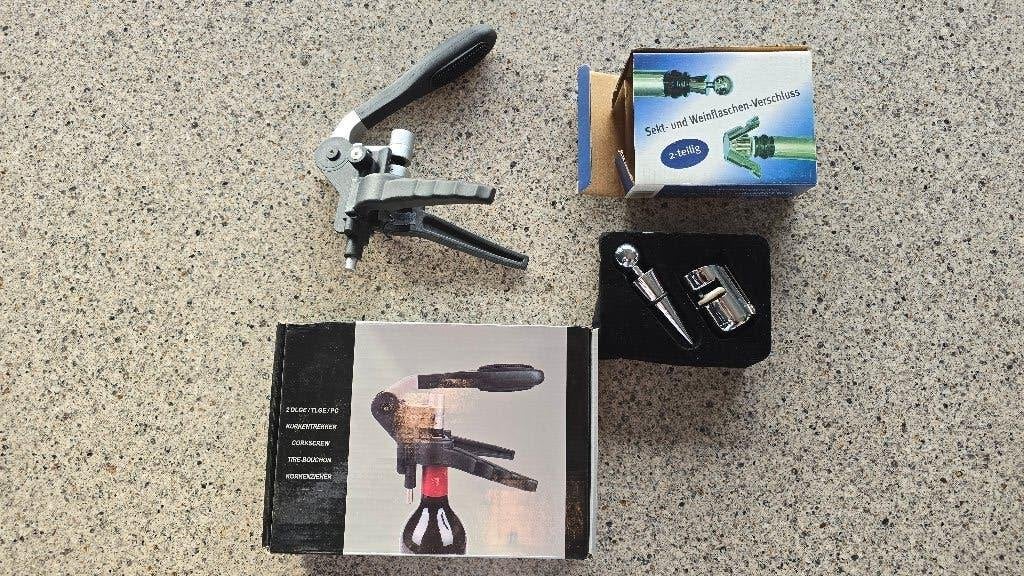 Wijnaccessoire‑Set – Kurkentrekker, Stopper & Sluitingen, Ophalen, Zo goed als nieuw, Metaal