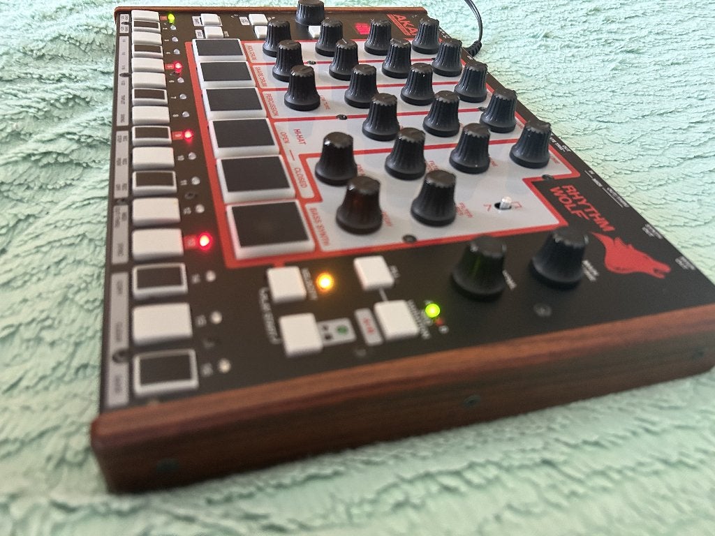 Akai Wolf Rhythm, Enlèvement