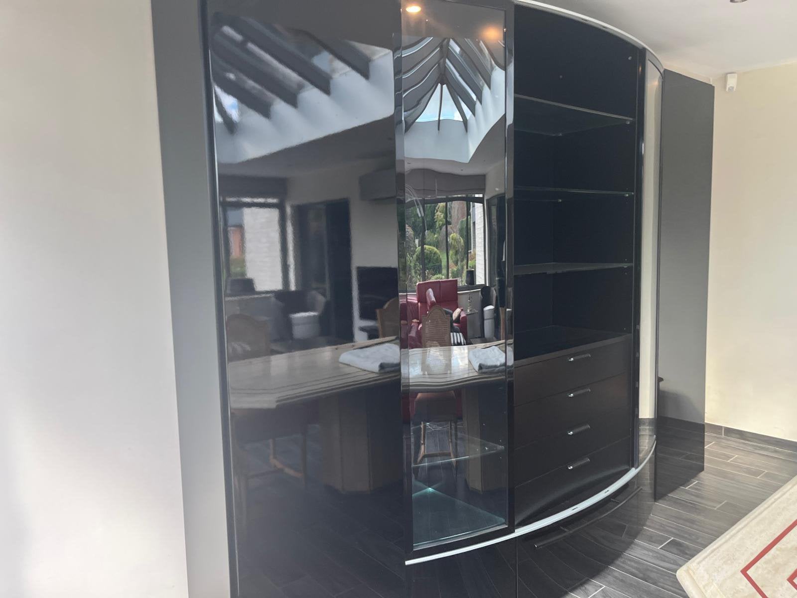 Grande armoire laquée noir 2,25 X 3,05 (urgent), Maison & Meubles, Armoires | Buffets, Enlèvement, Comme neuf, 200 cm ou plus